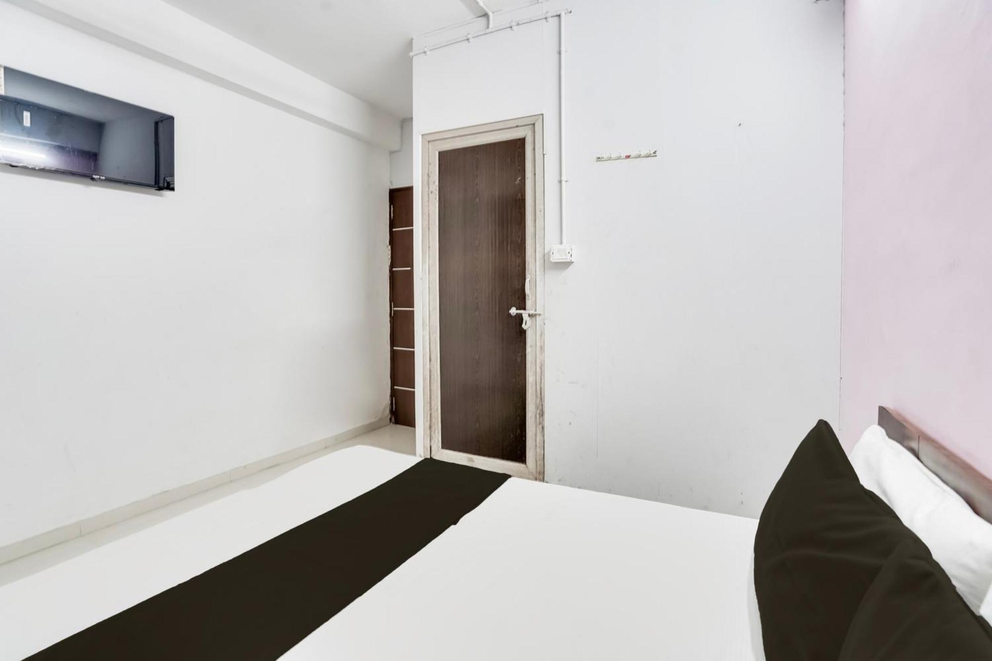 Hotel O Day Night Rooms Surat Ngoại thất bức ảnh