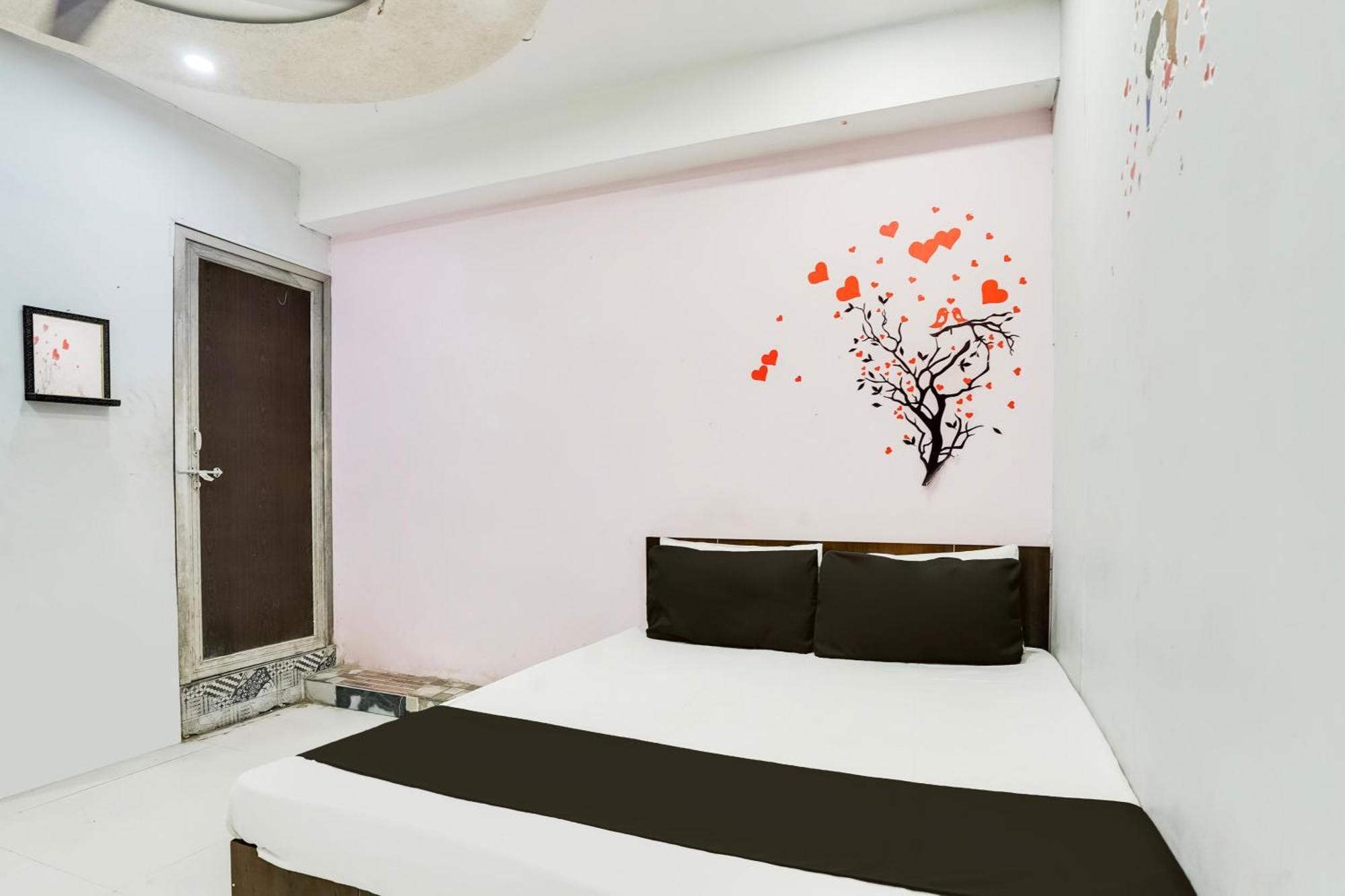 Hotel O Day Night Rooms Surat Ngoại thất bức ảnh