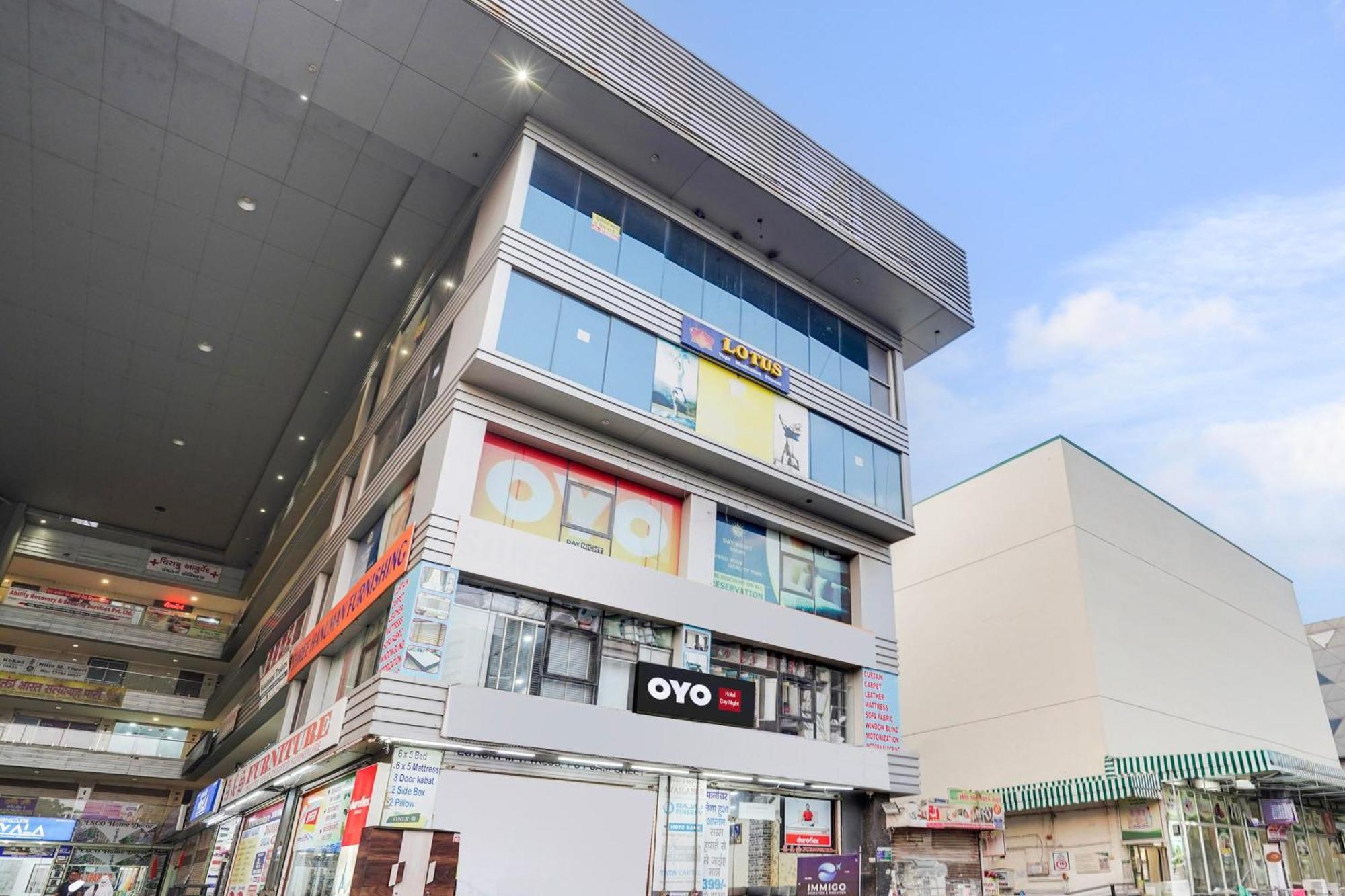 Hotel O Day Night Rooms Surat Ngoại thất bức ảnh