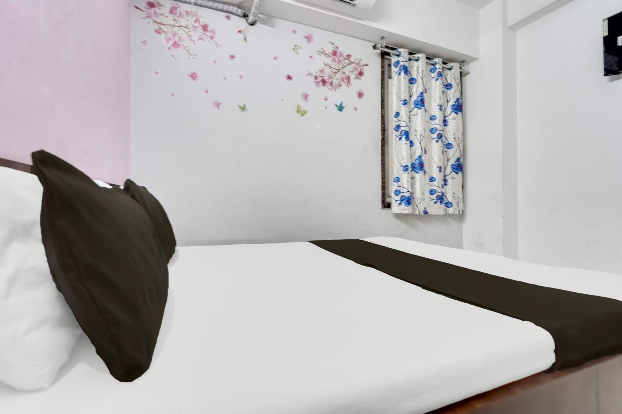 Hotel O Day Night Rooms Surat Ngoại thất bức ảnh
